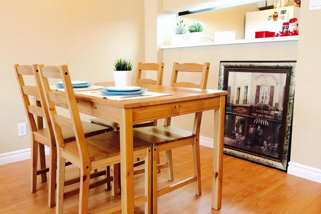 Photo of Livingroom in Bay Street Corridor