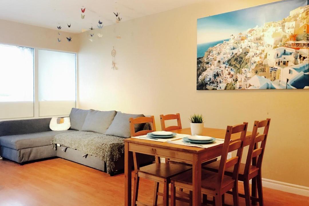 Photo of Livingroom in Bay Street Corridor