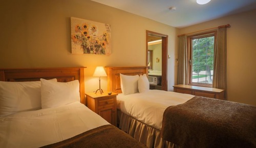 Saddleback Suite, Queen, 2 Twin