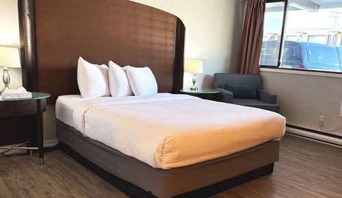 Queen Studio Suite with Kitchenette