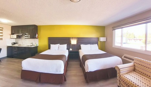 Family Suite, 2 Queen Beds,+ Sofa Bed With Kitchen