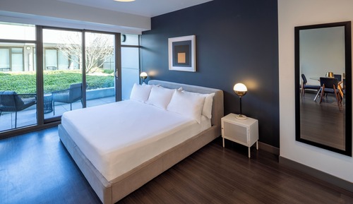 Suite, 1 King Bed with Sofa bed, Kitchen, Courtyard View