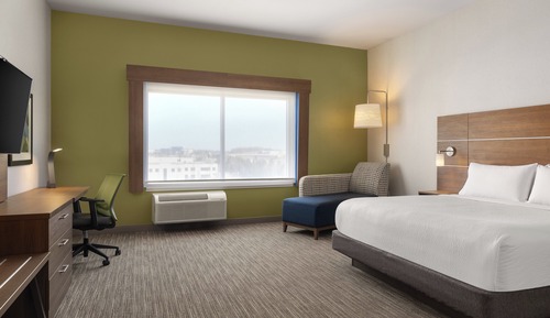 Standard Room, 1 King Bed, Roll-in Shower (Mobility, Roll-In Shower)