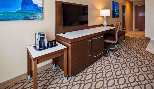 Standard Room, 1 Queen Bed, Non Smoking, Refrigerator & Microwave