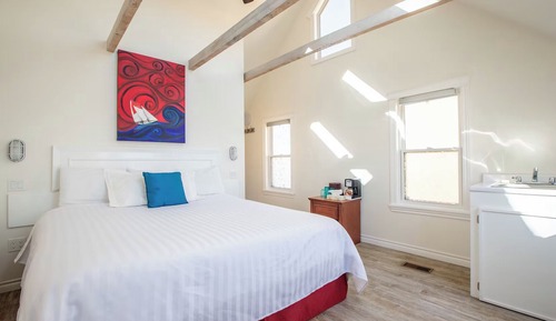 Oceanfront Studio with Panoramic Opening Skylight