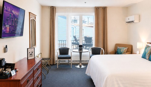 Sideview Superior King Room