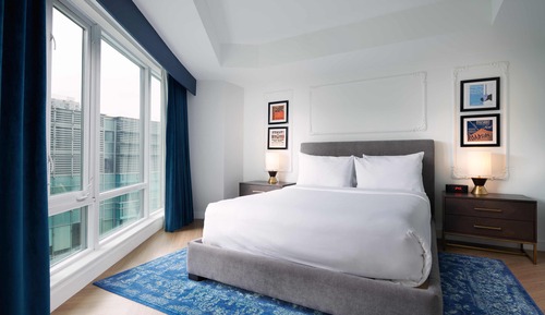 Deluxe Suite, 1 Queen Bed with Sofa bed