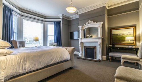 Luxury Suite, 1 Queen Bed, Non Smoking (Princess Royal room)