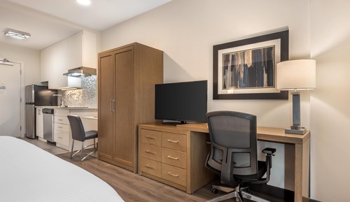 Standard Room, 1 King Bed, Non Smoking, Kitchenette (Pet Friendly)