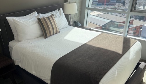 Deluxe Suite, 1 Queen Bed, Kitchenette (A/C)