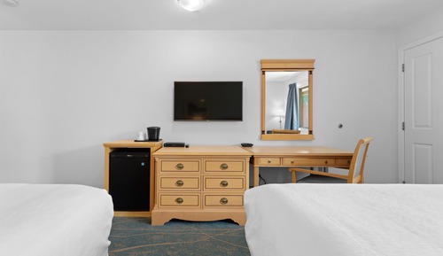 Standard Room, 2 Queen Beds, Non Smoking, Lake View