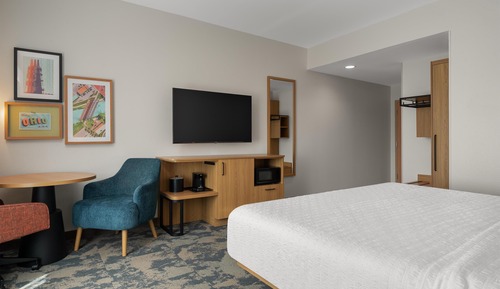 Room, 1 King Bed, Accessible (Hearing)