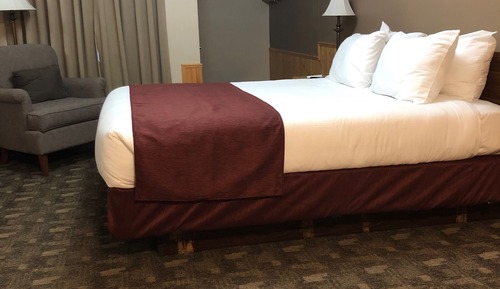 Deluxe Suite, 1 Queen Bed (Bachelor Suite)
