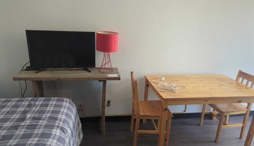 Room, Hill View