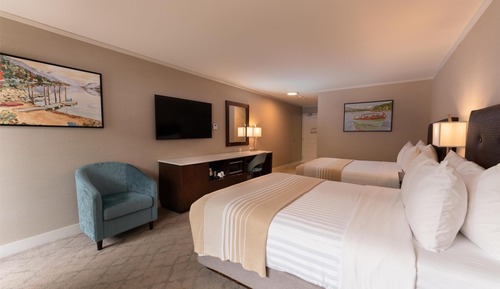 Standard Room, 2 Queen Beds, Balcony, Lake View