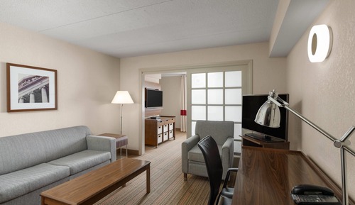 Suite, 1 King Bed, Non Smoking