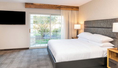 Standard Room, 1 King Bed