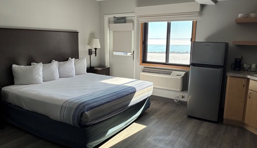 Room, 1 King Bed, Non Smoking (Efficiency/Water View/1st Floor)