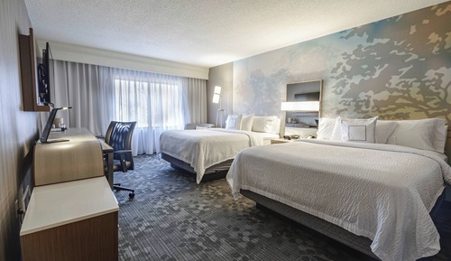 Room, 2 Queen Beds, Hearing Accessible (Accessible Bathtub)