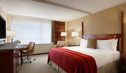 Fairmont, Room, 1 King Bed, City View, Corner