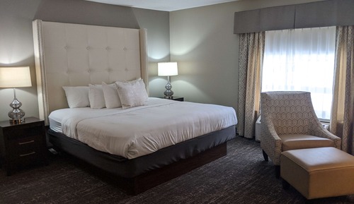 Executive Room, 1 King Bed, Refrigerator & Microwave, Lake View Not Pet Friendly