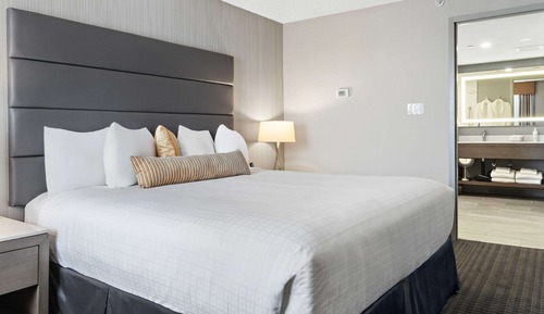 Suite, 1 King Bed with Sofa bed, Non Smoking, Jetted Tub (with Sofabed)