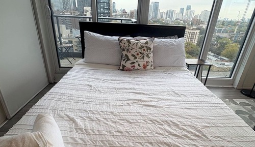 Economy Studio, Balcony