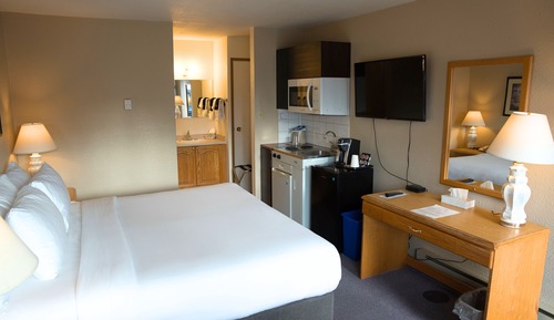 Kitchenette 1 King Bed