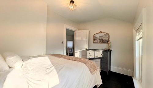 Deluxe Two-Bedroom Apartment with Garden View