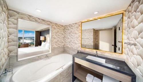 Junior Presidential Suite | Premium Fallsview Suite | One King Bed | (Air Jetted Tub)