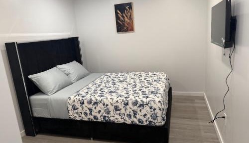 Queen Room with Shared Bathroom