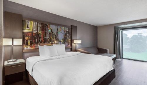 Executive King Room with Sofa Bed - Non-Smoking