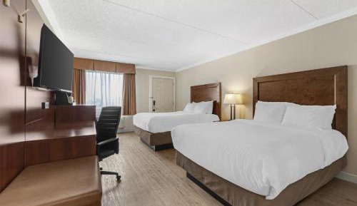 Double Room with Two Double Beds and Walk-In Shower - Mobility Accessible
