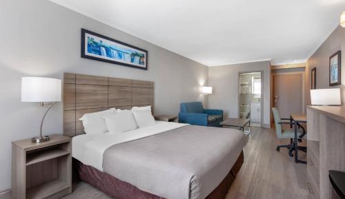 1 King Bed, Suite - Non-Smoking Exterior Building