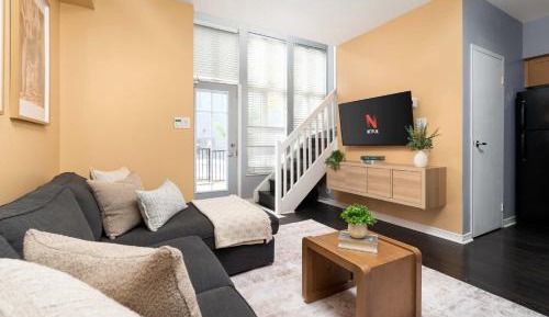 Deluxe One-Bedroom Apartment