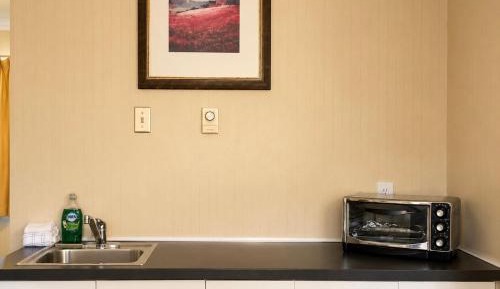 Deluxe Queen Room - Non-Smoking