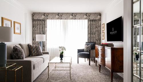 Deluxe One-Bedroom Suite