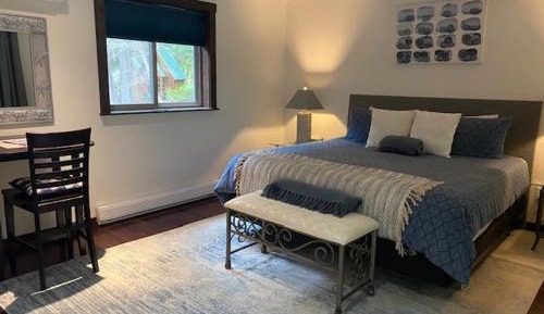 Deluxe King Suite