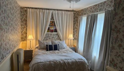 Standard Queen Room