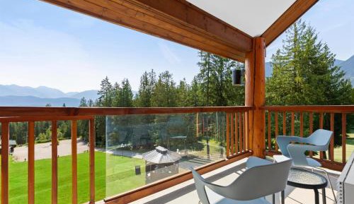 King Suite with Lake View - Sofa Bed/Balcony