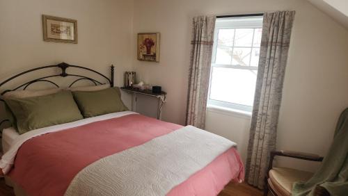 Queen Room with Shared Bathroom