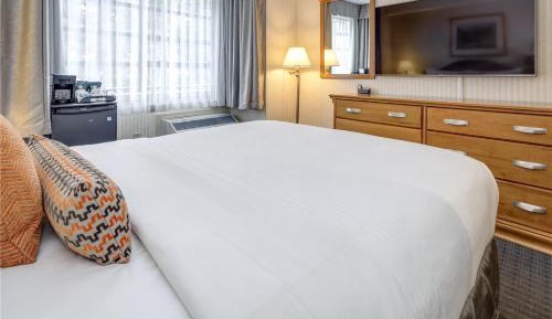 Standard Queen Room