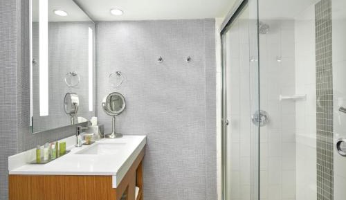 One-Bedroom King Suite