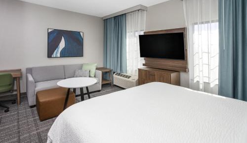 Queen Studio - Communication/Mobility Accessible with Tub