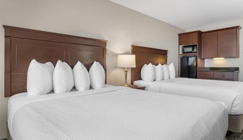 Queen Suite with Two Queen Beds and Kitchenette - Non-Smoking