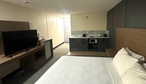 One-Bedroom Suite with One King and One Queen Bed - Non-Smoking