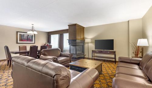 King Suite with Fireplace - Non-Smoking
