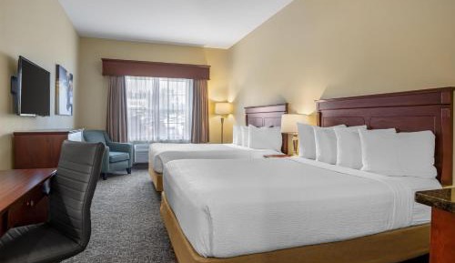 Queen Room with Two Queen Beds and Kitchenette