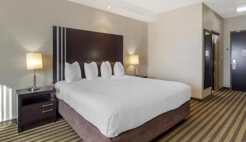 Two-Bedroom Family Suite with One King Bed and Two Single Beds - Non-Smoking