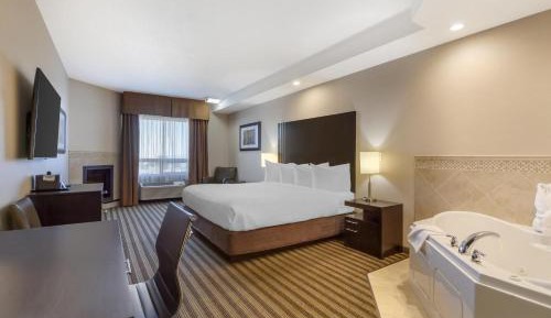 Junior King Suite with Spa Bath and Fireplace - Non-Smoking